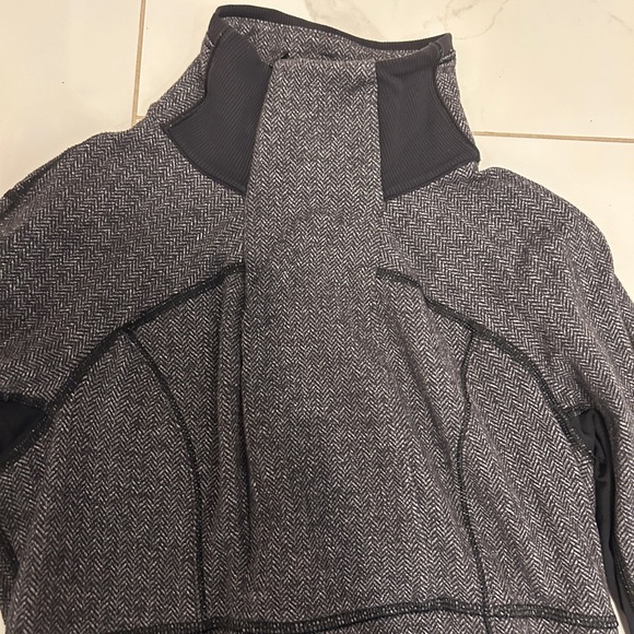 Women’s Lululemon 1/4 Running Shirt Sz 4 EUC - Picture 2 of 11